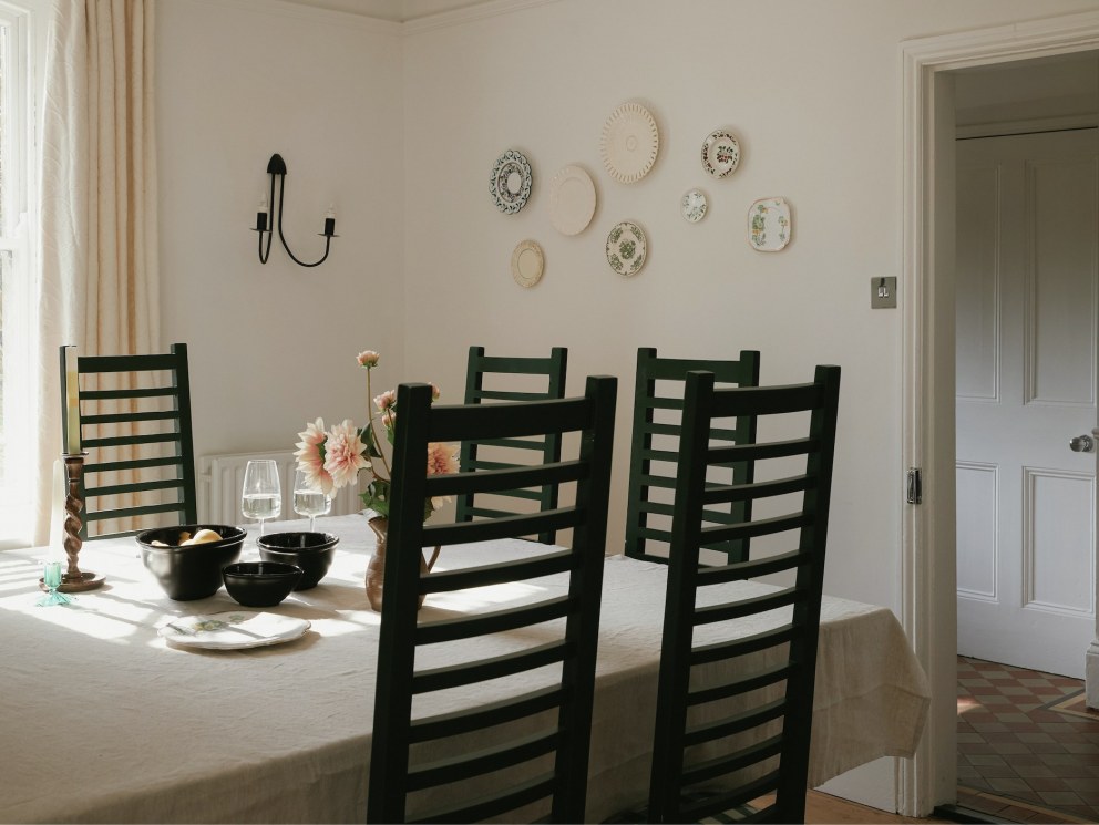 Cotswolds Famhouse Air BnB | Cotswolds Dining Room Plates | Interior Designers